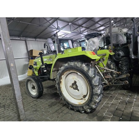 Вживаний трактр DW 240A, 2 циліндри, без ременів, шини 9.50-24, блок коліс, 1250 кг вага